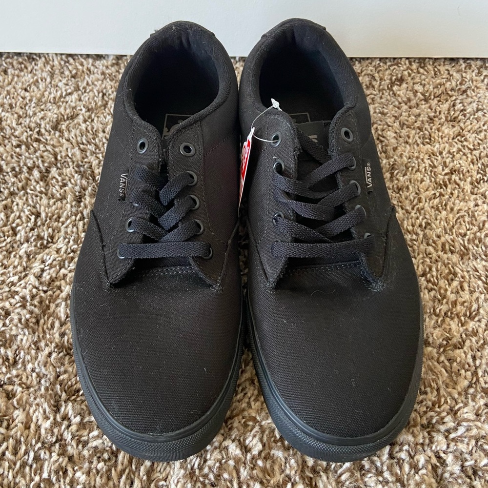 Vans men’s size 10. Black. NWT.
